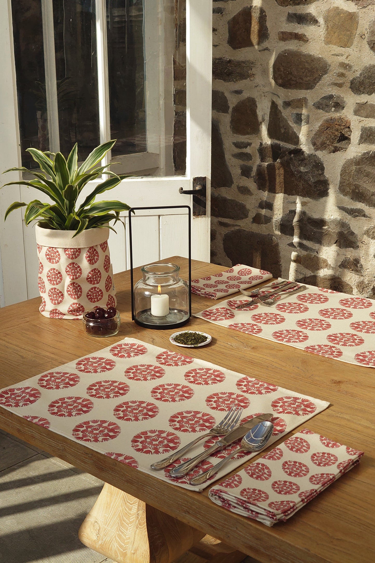 Organic Placemat - Machair Clock Red